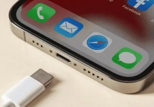 冯坡镇苹果15维修分享iPhone15改USB-C接口后能和安卓用户互借充电器吗 